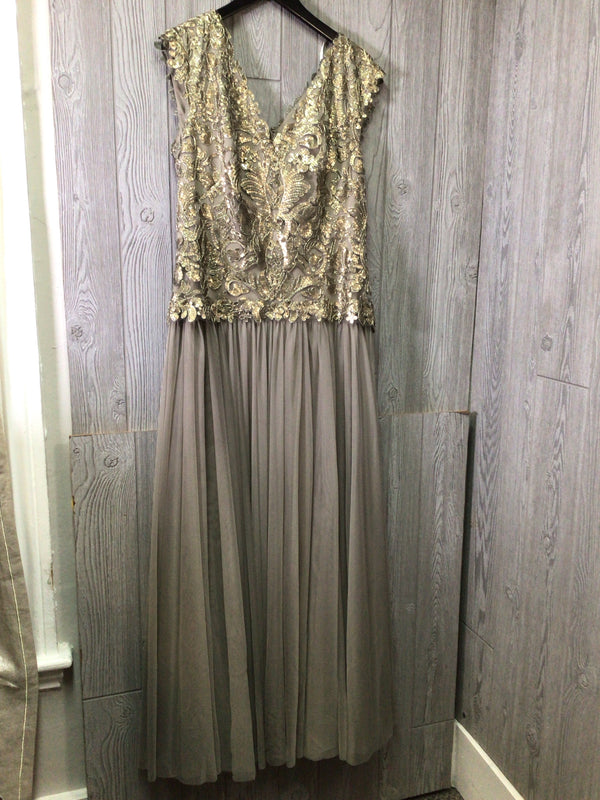 Tadashi Shoji Gown Size 16 Set